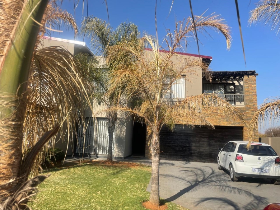 4 Bedroom Property for Sale in Gateway Manor North West